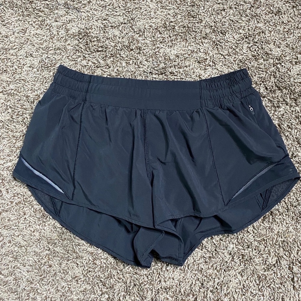 black lululemon shorts